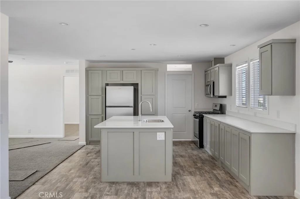 Photo of 2350 Olivera