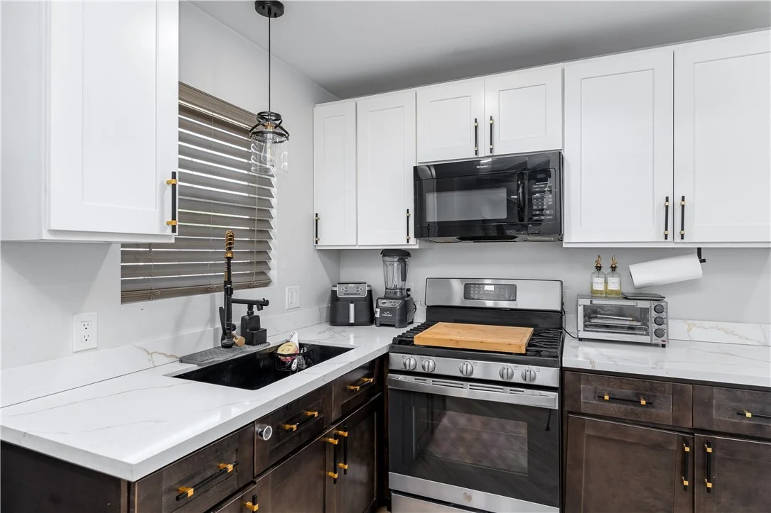 Photo of 582 N Almond