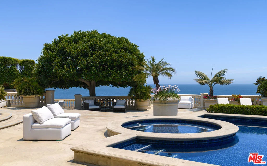 Photo of 28824 Cliffside Drive
