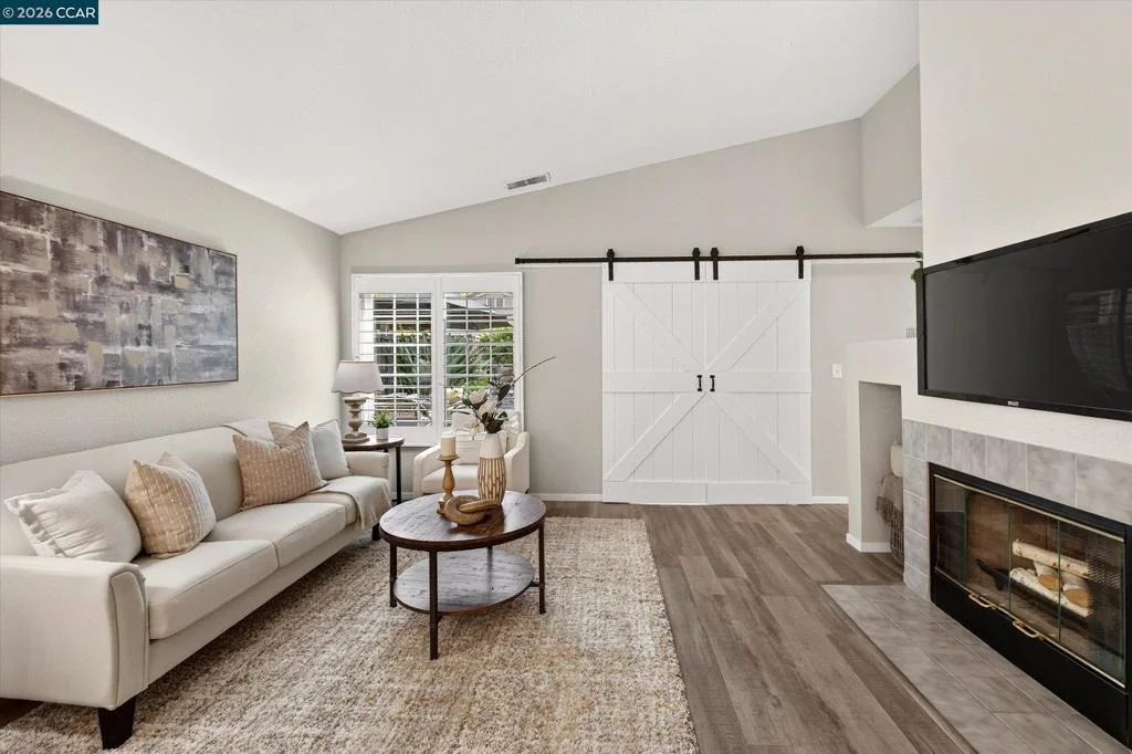 Photo of 577 Saddleback Cir
