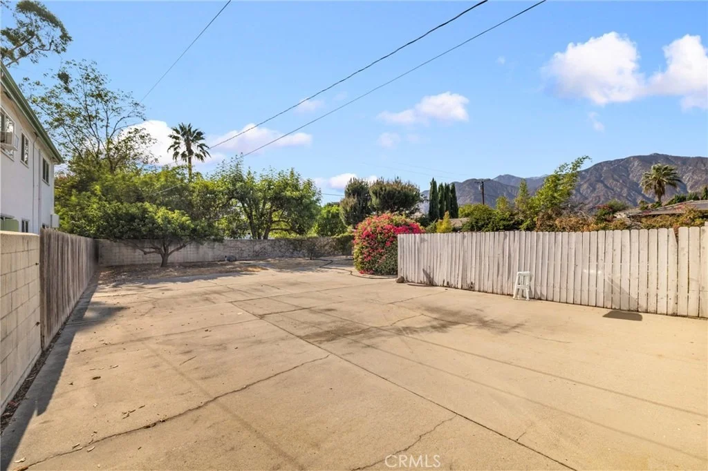 Photo of 1121 Highland Oaks Drive