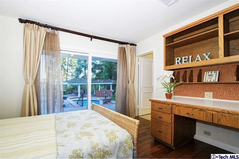 Photo of 2463 Ridgeway Road