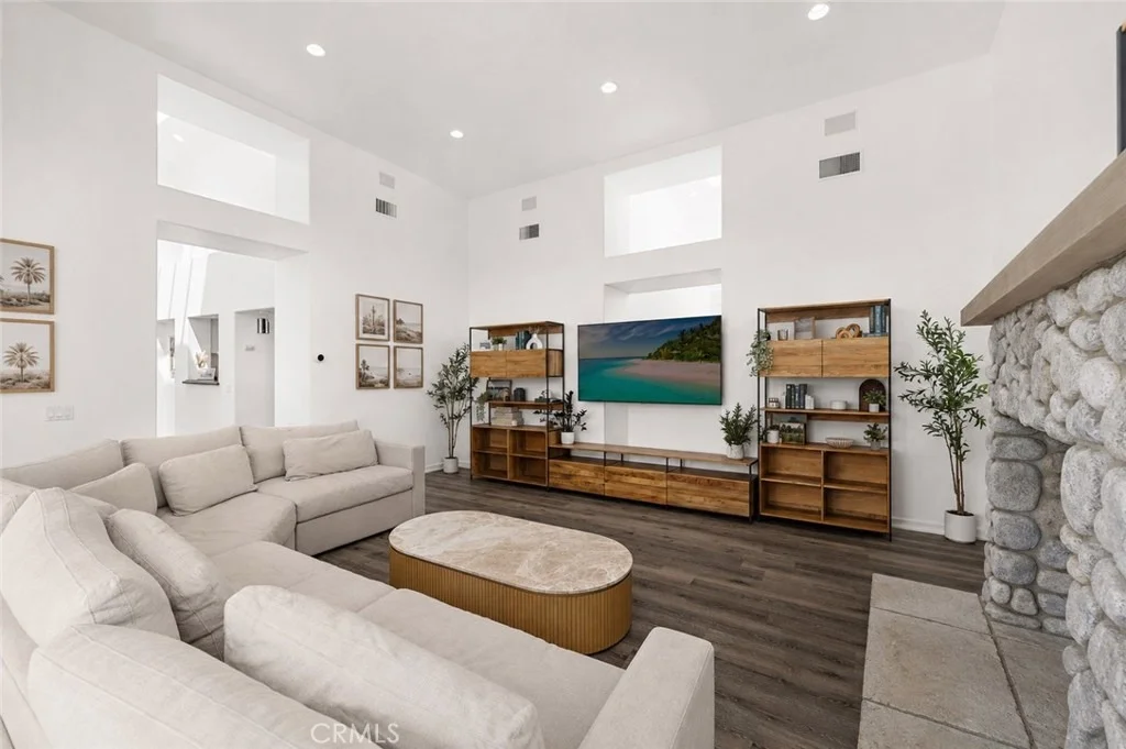 Photo of 1582 White Alder