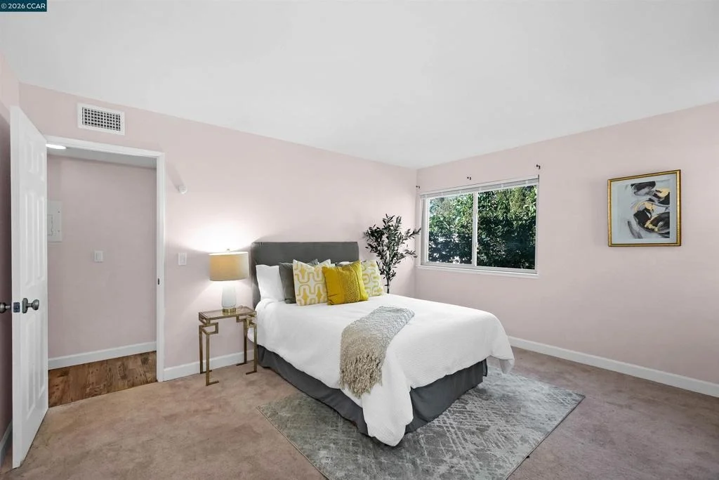 Photo of Unit 1 at 220 Apollo
