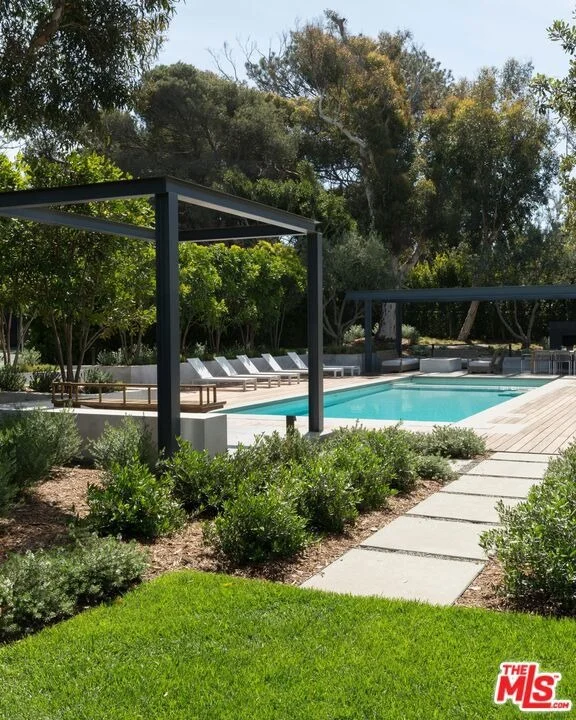Photo of 7310 Birdview Avenue