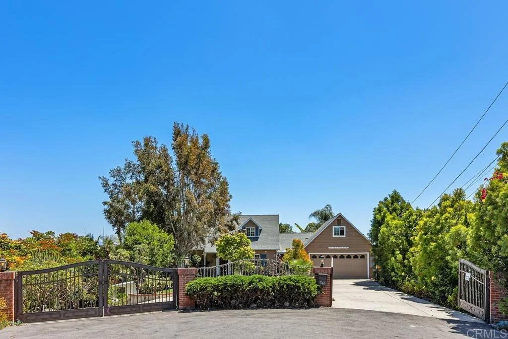 Photo of 746 Sunrise Drive E