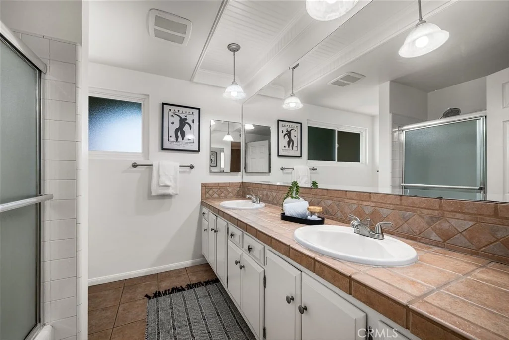 Photo of 3261 Lilly Avenue