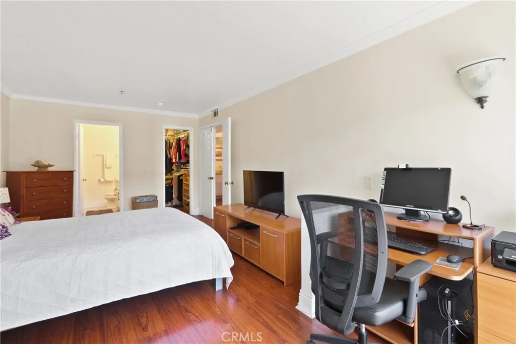 Photo of 801 Pine Ave. #310