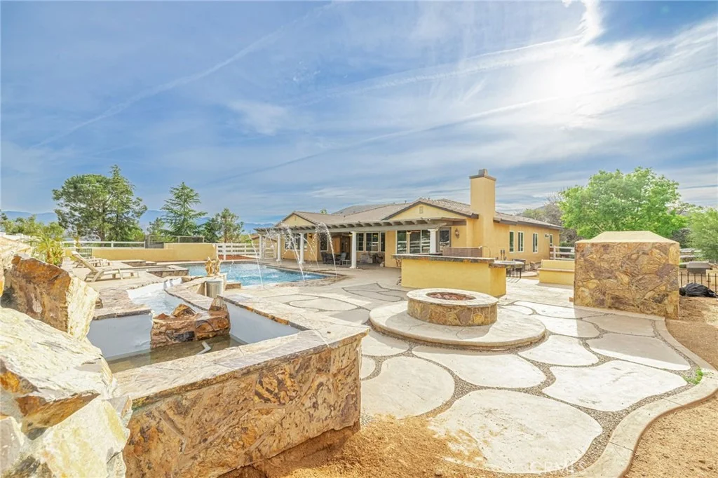 Photo of 33442 Desert Road