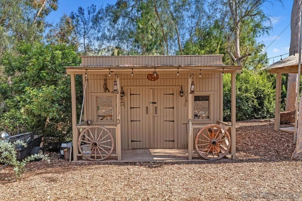 Photo of 9865 Edgelake Drive