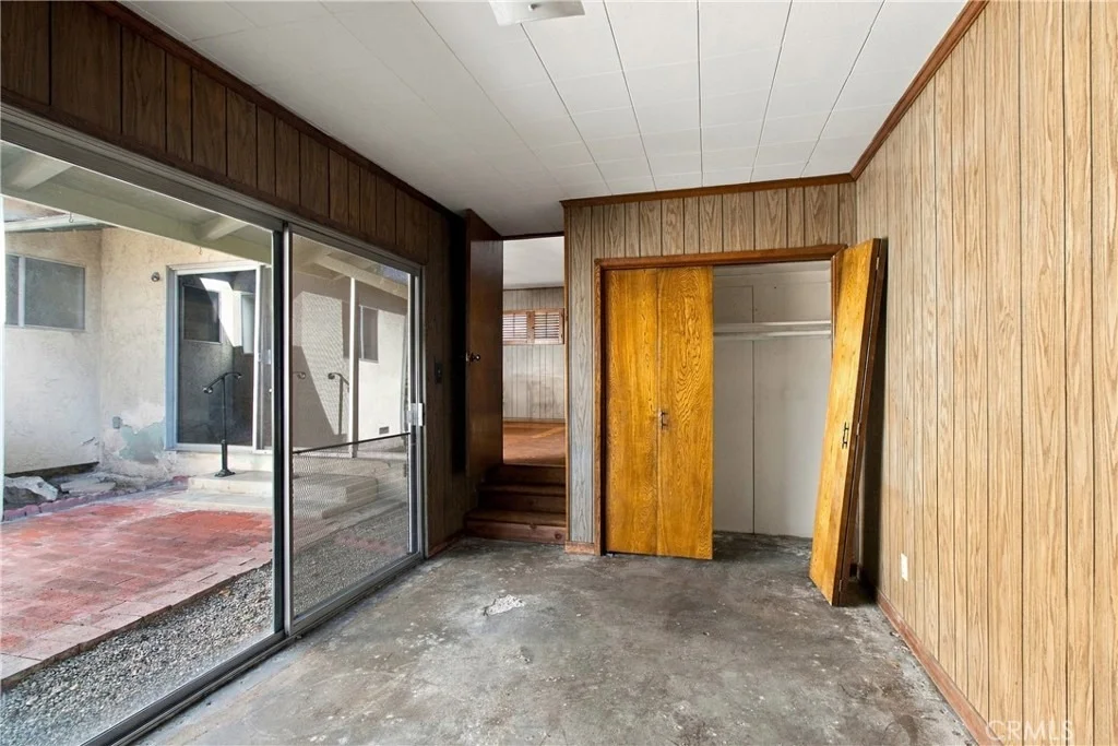 Photo of 2043 N Maple