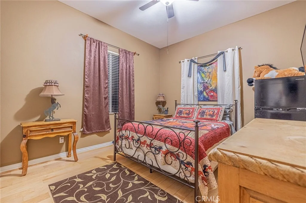 Photo of 33442 Desert Road