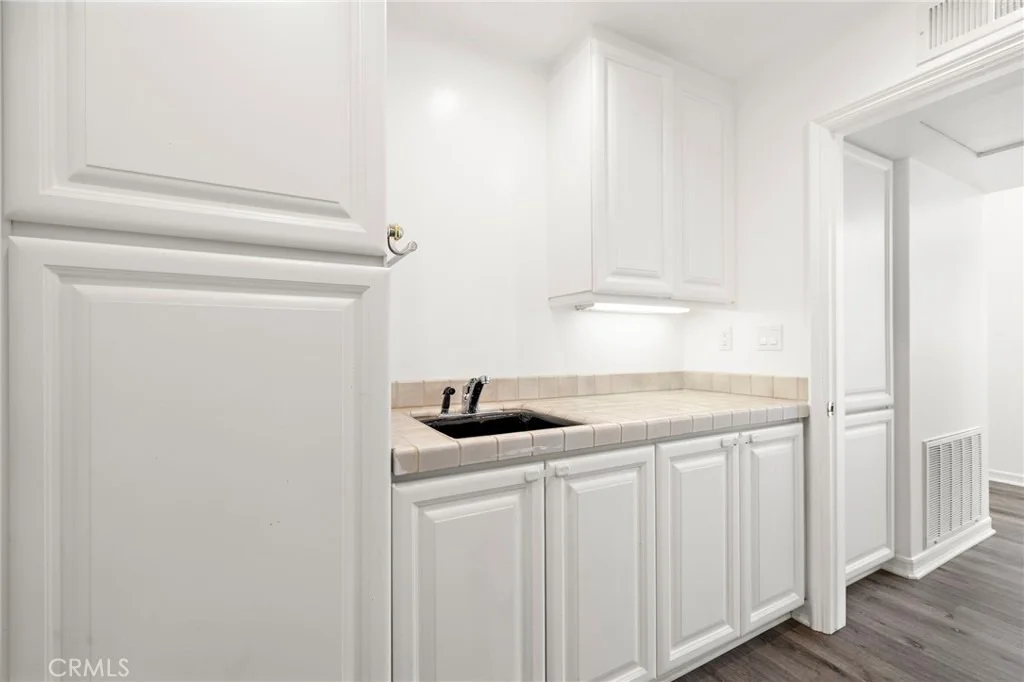Photo of 1582 White Alder