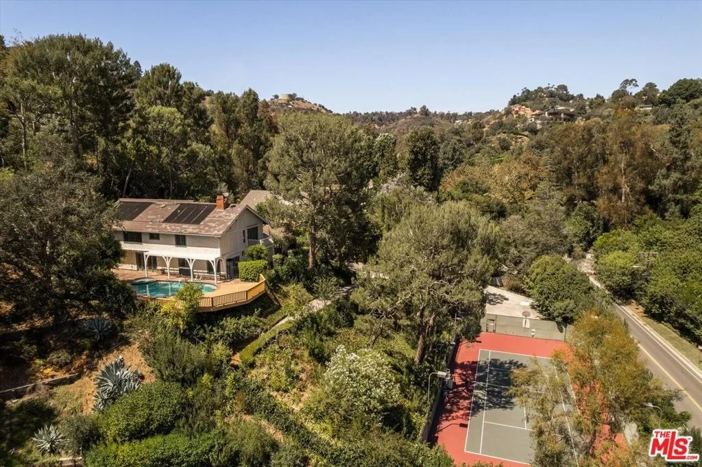 Photo of 2573 Benedict Canyon Drive
