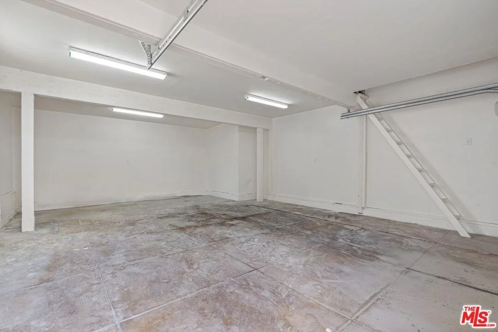 Photo of 512 N Elm Drive