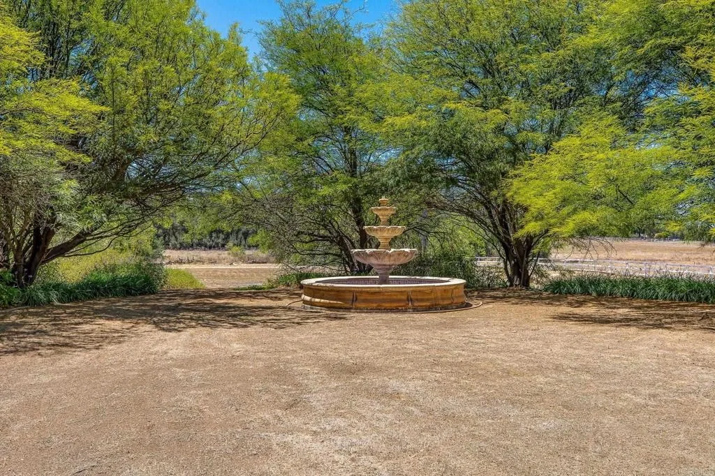 Photo of 2445 Southern Oak Road