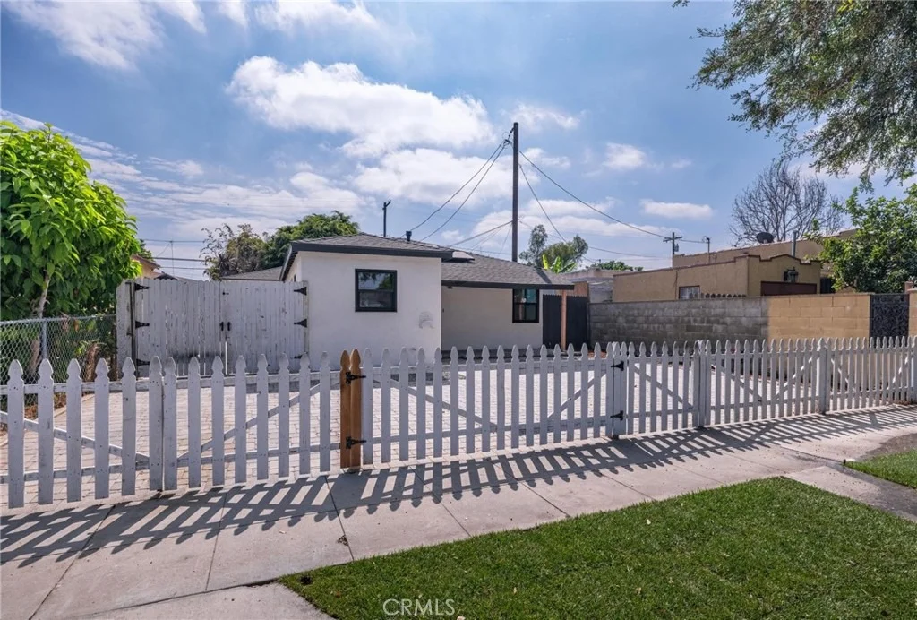 Photo of 5910 Walnut Ave