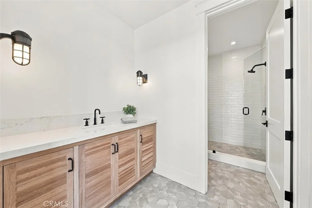 Photo of 1002 10th