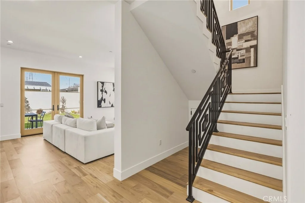 Photo of 2501 Curtis