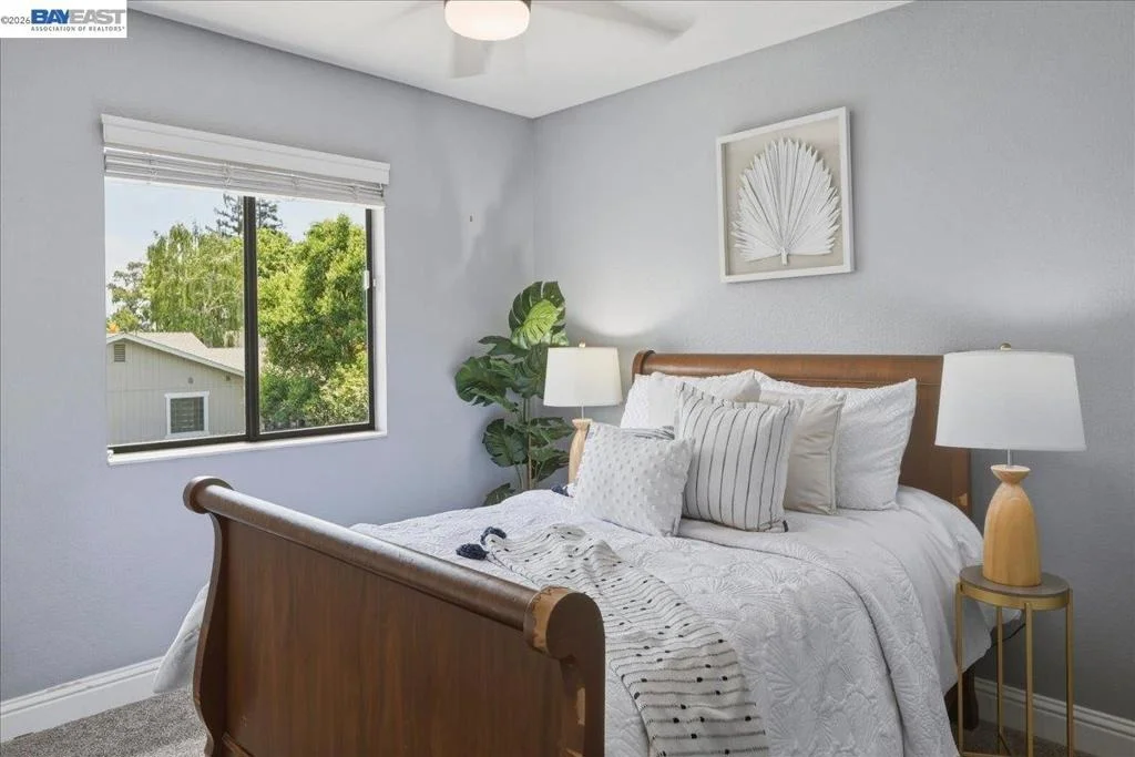 Photo of 2377 College Ave