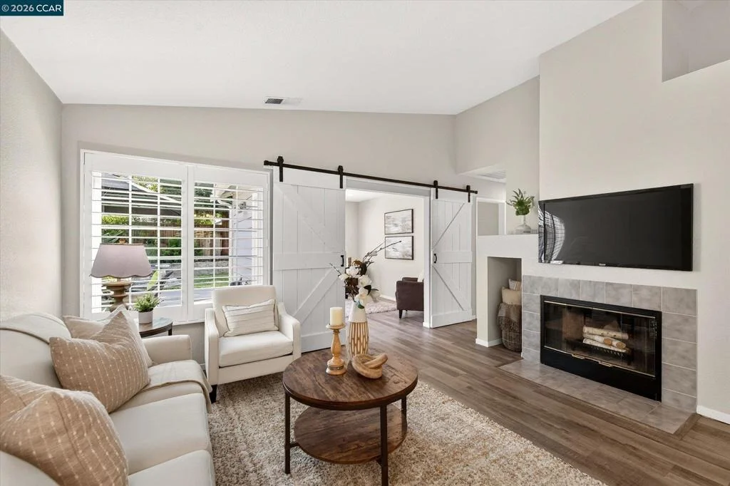 Photo of 577 Saddleback Cir