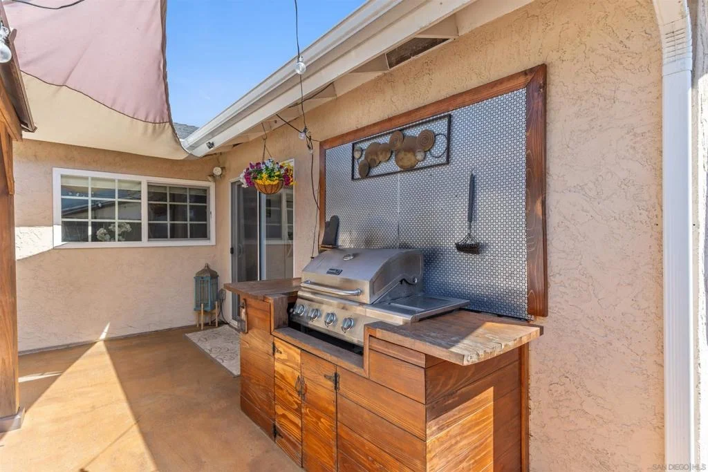 Photo of 3037 Camarillo Ave.