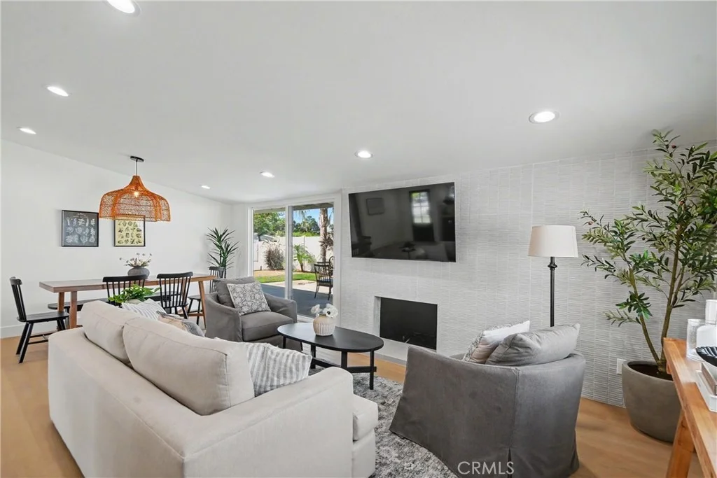 Photo of 2425 Bowdoin