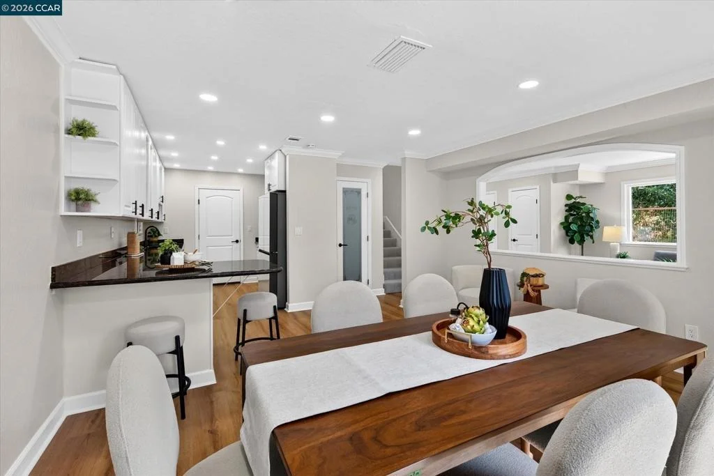 Photo of 584 Mission Pl