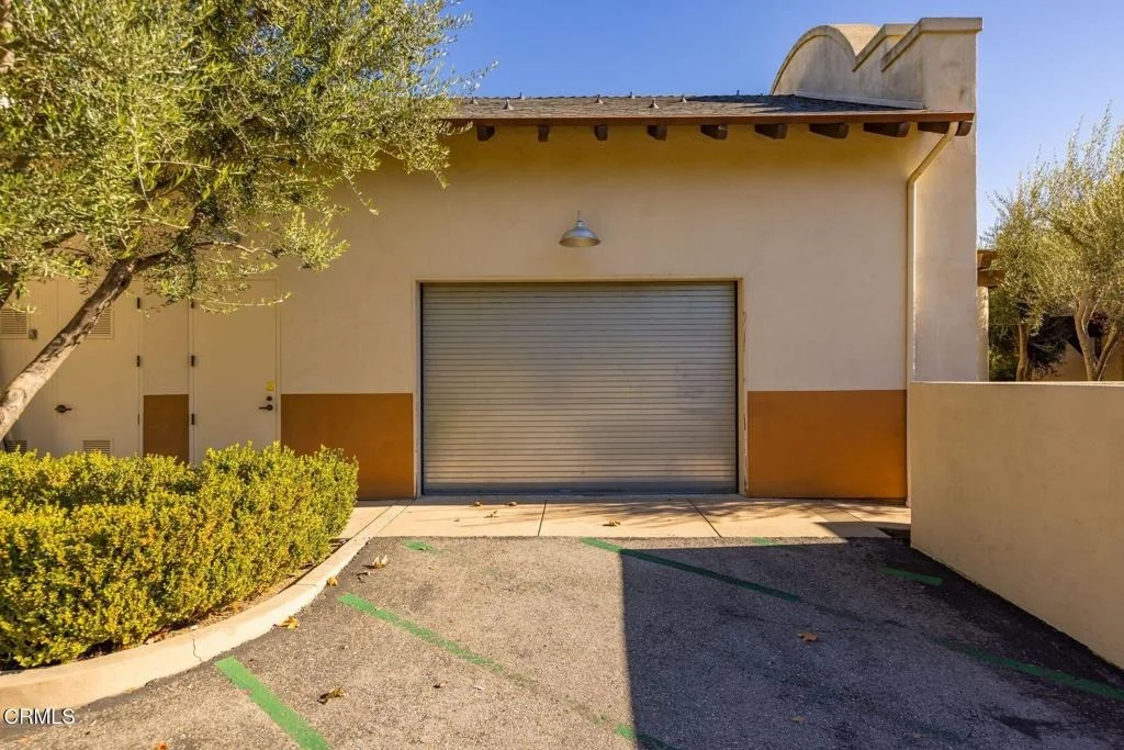 Photo of Unit H at 407 Bryant Circle