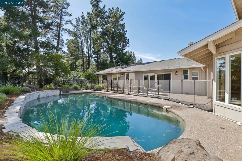 Photo of 445 Kingsford Dr