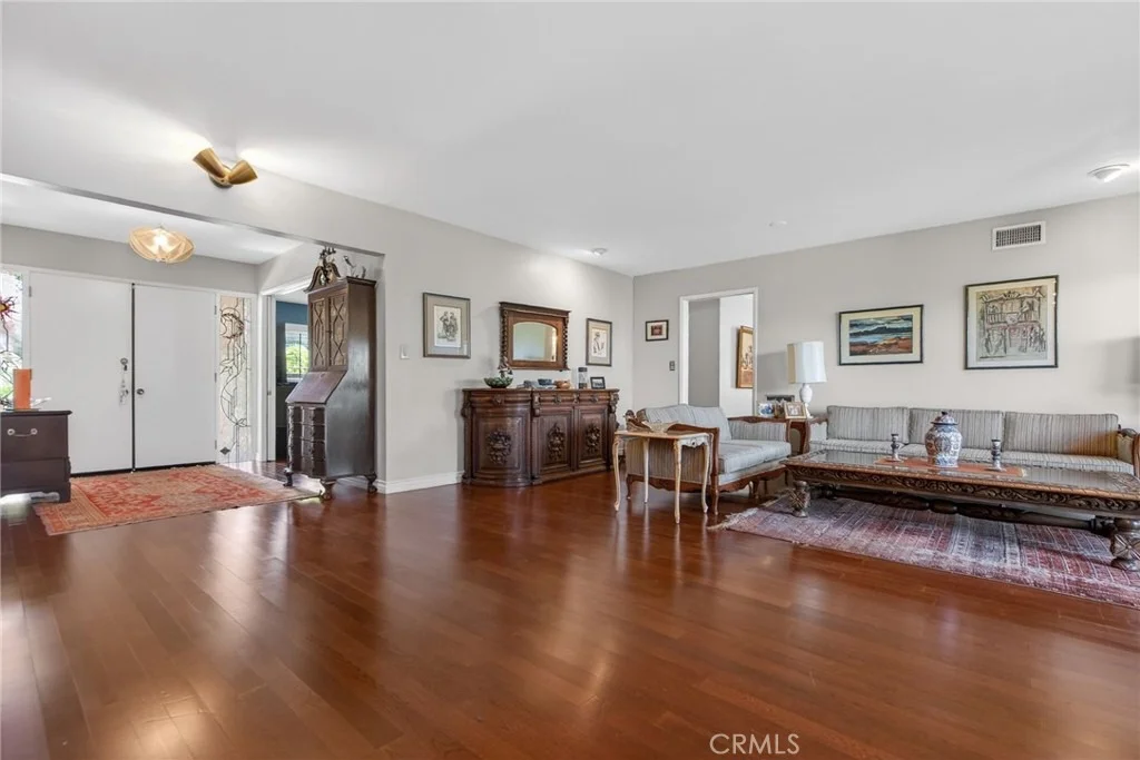 Photo of 5305 Bardwell