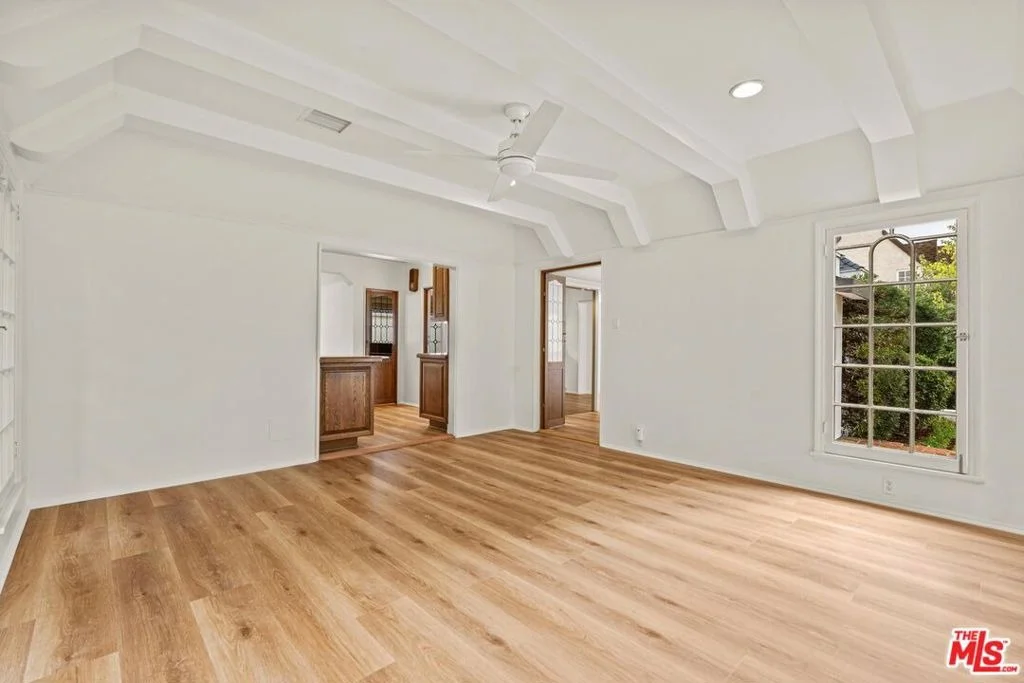 Photo of 512 N Elm Drive