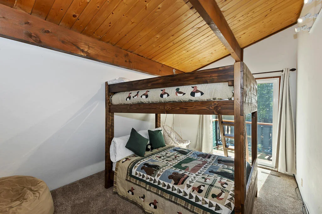 Photo of 40138 Hillcrest Drive
