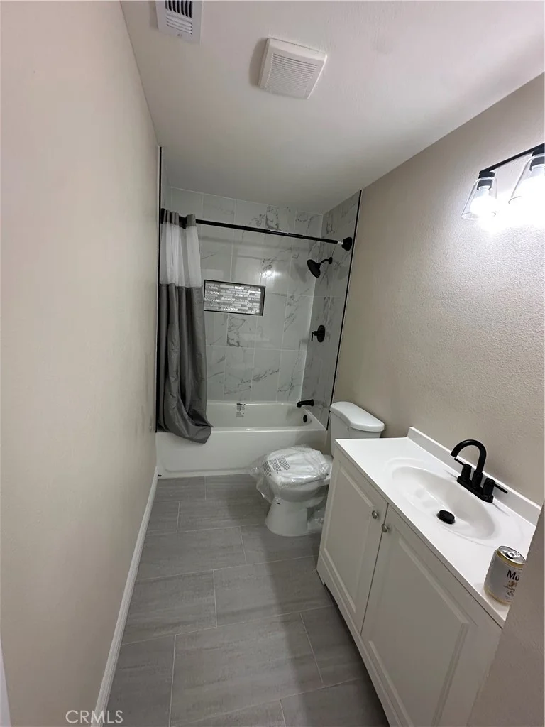 Photo of 560 W 10th Street