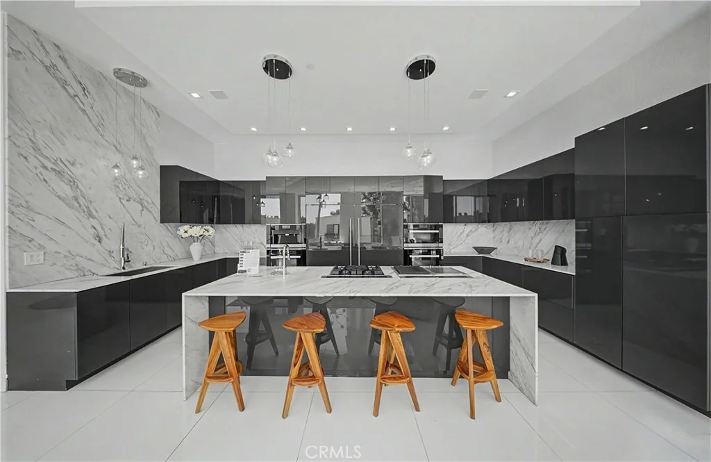 Photo of 9459 Beverly Crest