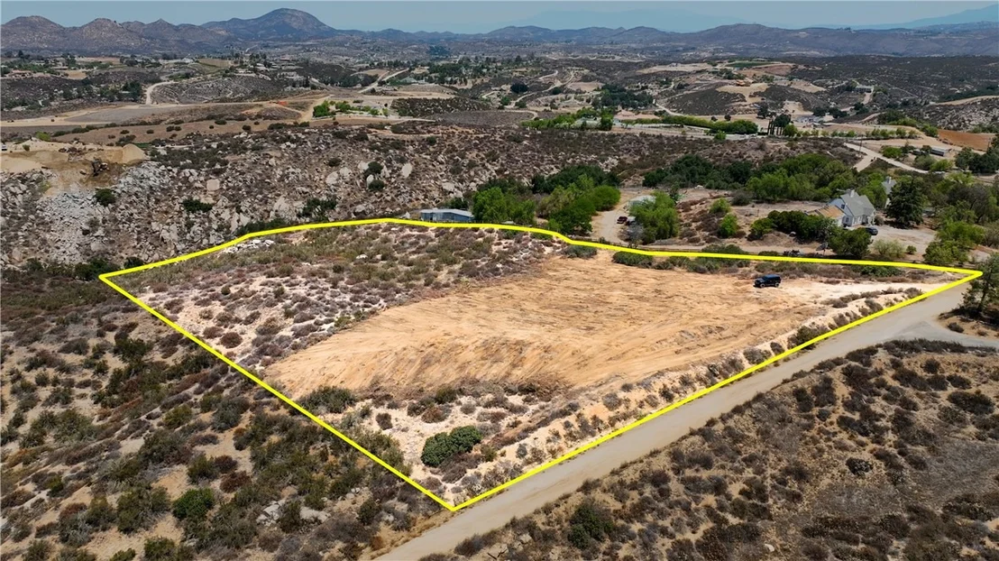 Photo of 39365 Calle Breve
