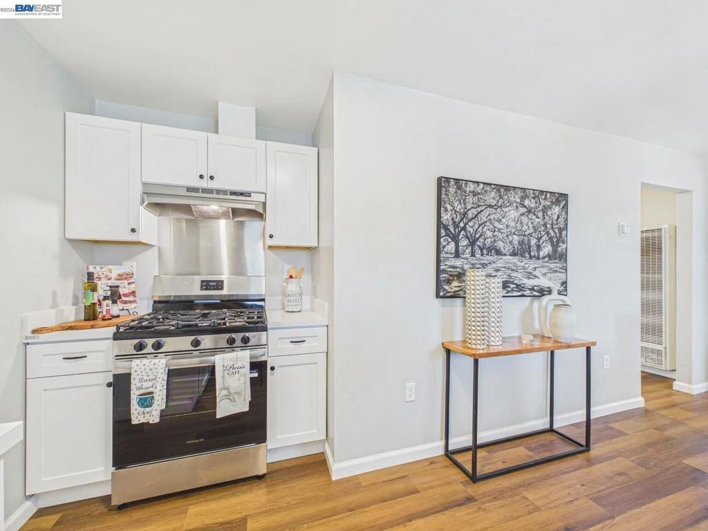 Photo of 2609 Macarthur Ave