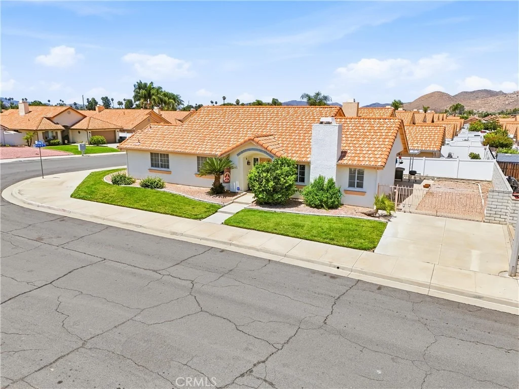 Photo of 2562 Alegre Avenue