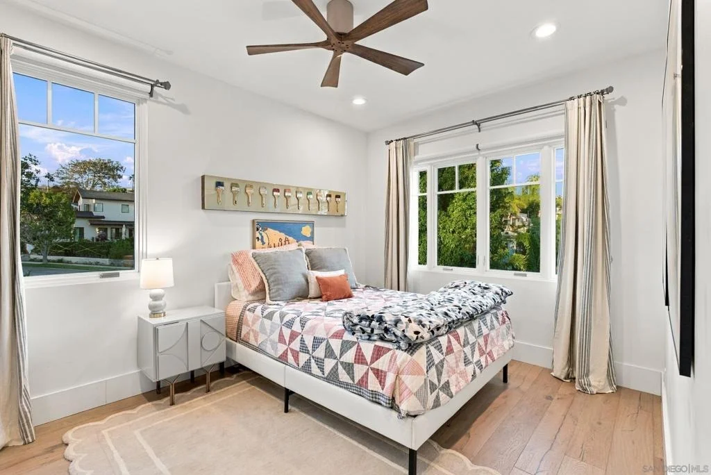 Photo of 5518 Bellevue Ave