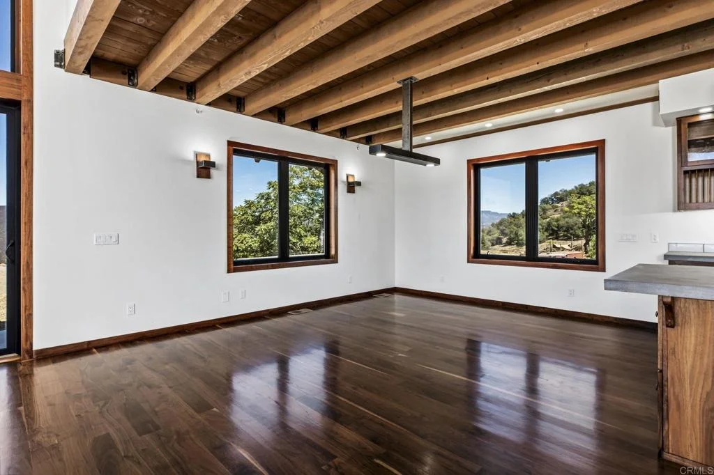 Photo of 21179 Sutherland Dam Road