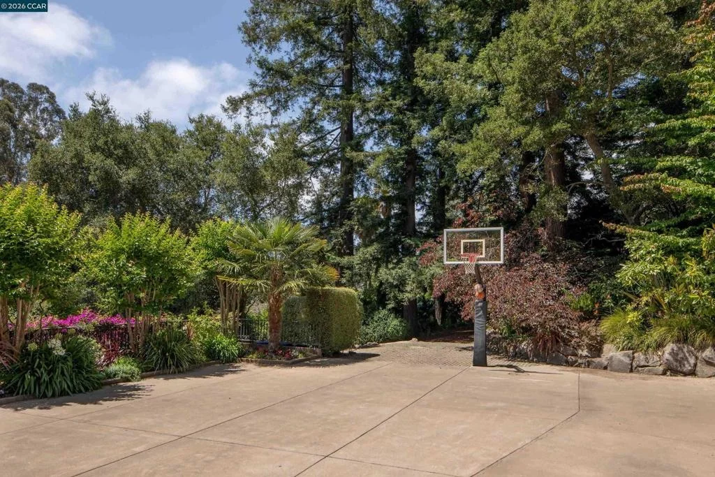 Photo of 280 Indian Rd