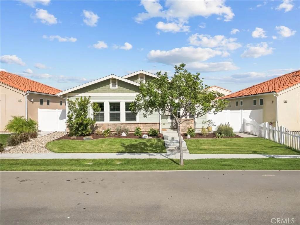 Photo of 4066 Aurora