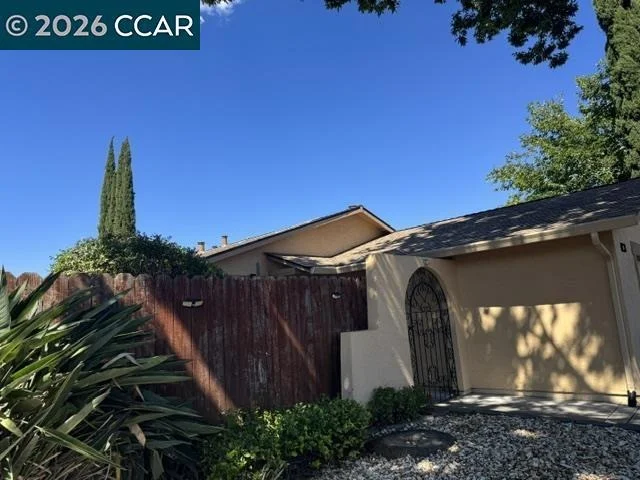 Photo of 1827 Alamo Dr