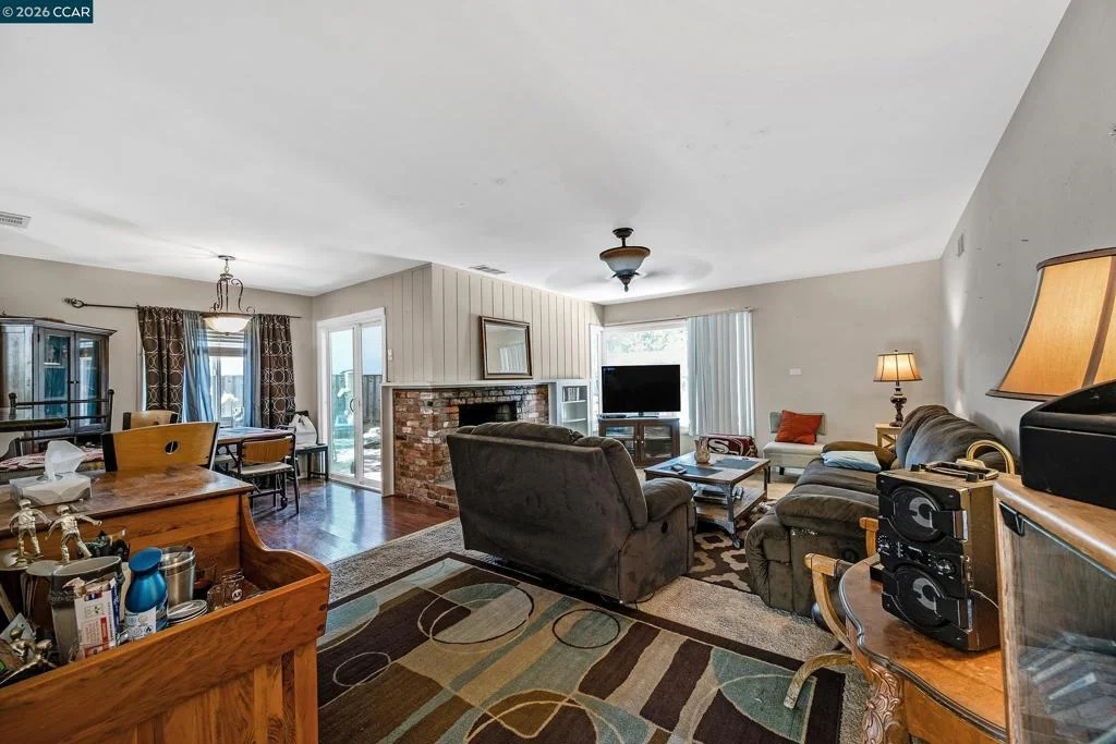Photo of 1481 Davis Ave