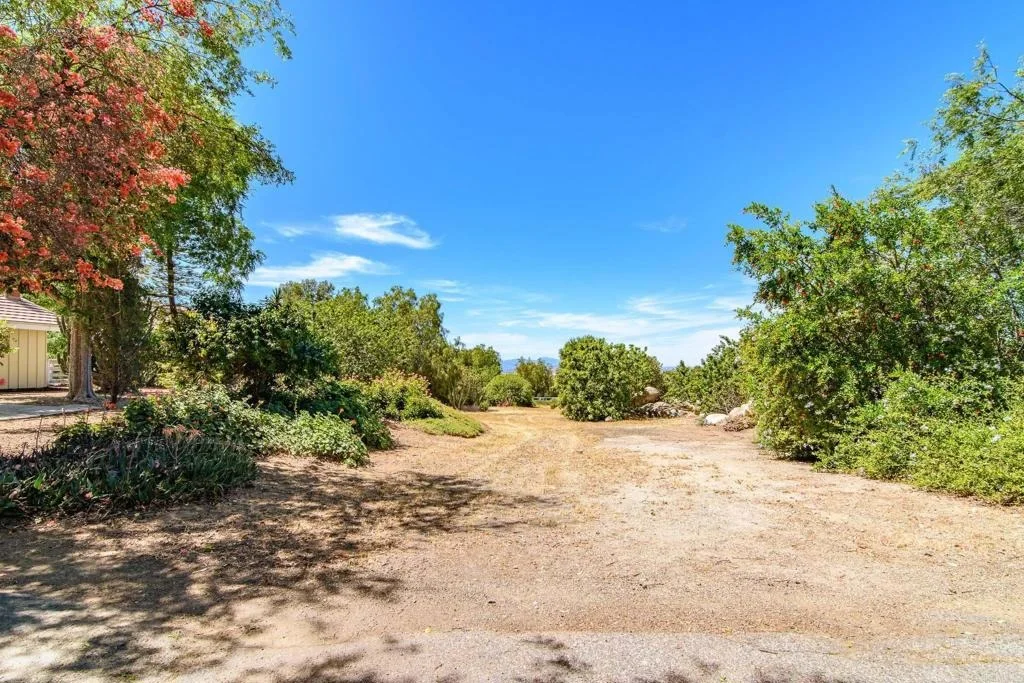 Photo of 37985 Avenida Bravura