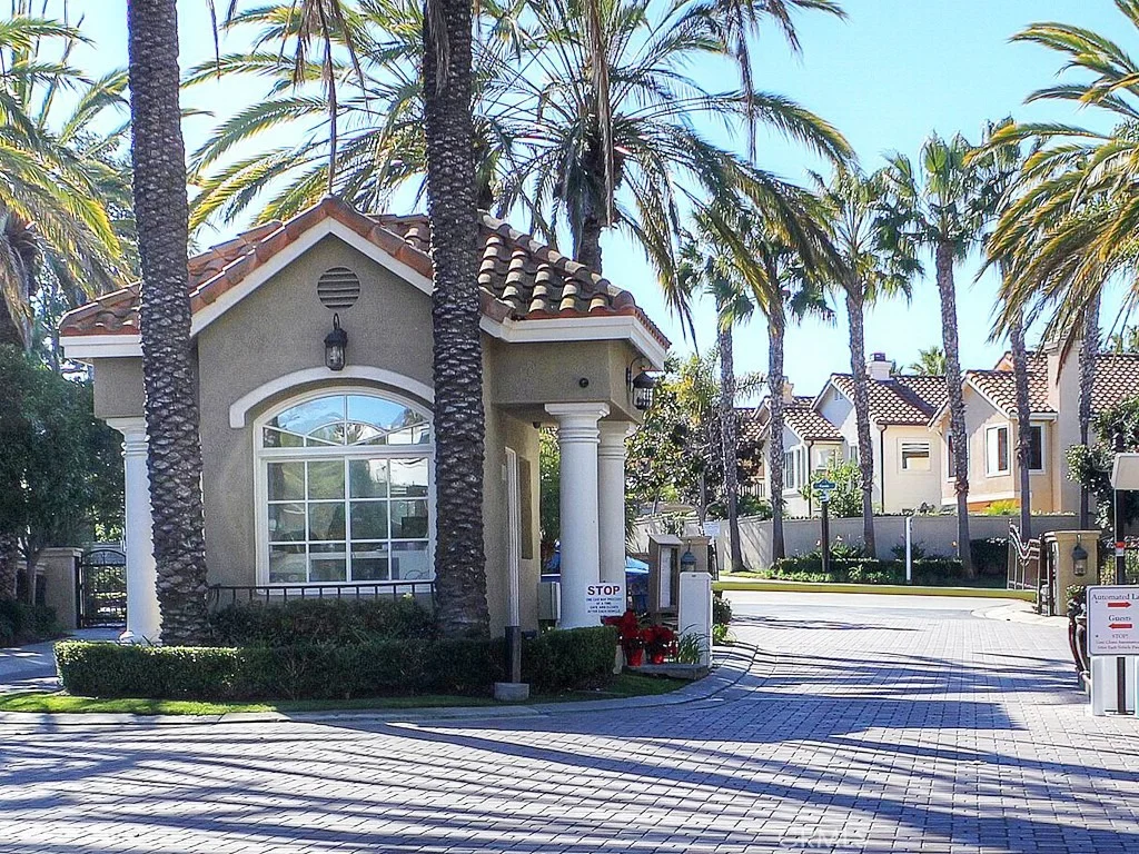 Photo of Unit E at 48 Corniche Dr.