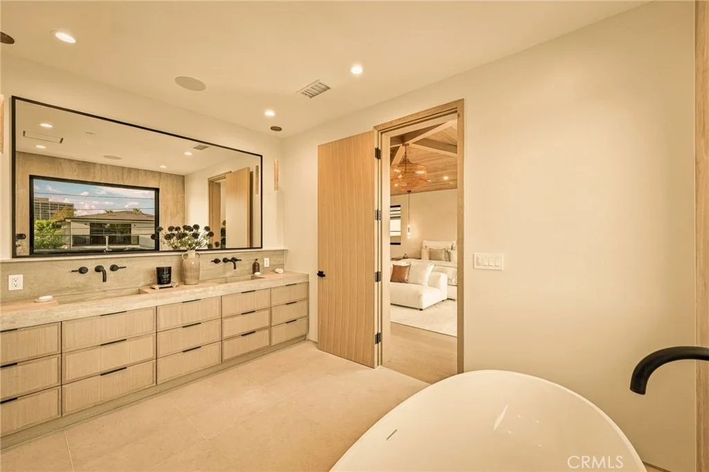 Photo of 16658 Addison