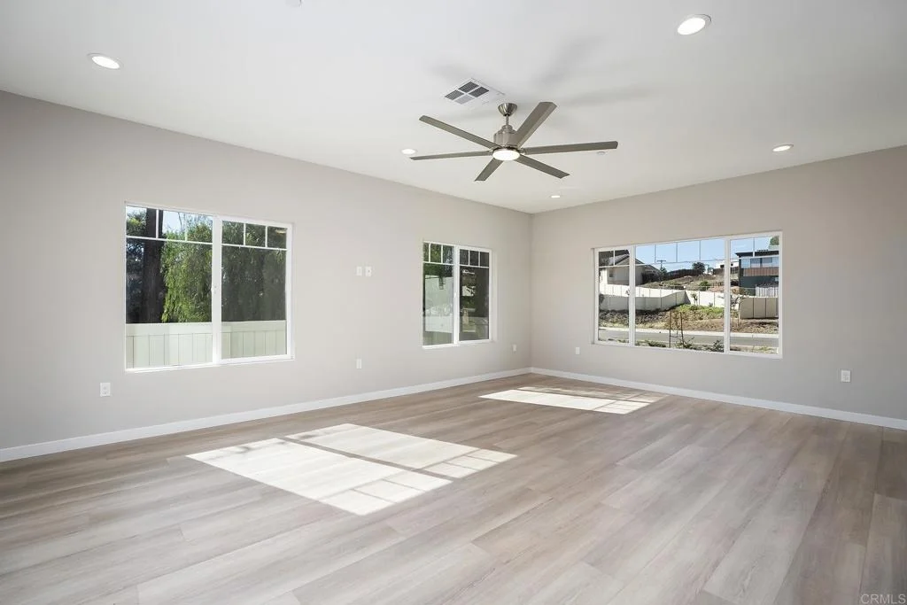 Photo of 3900 Rojo Tierra