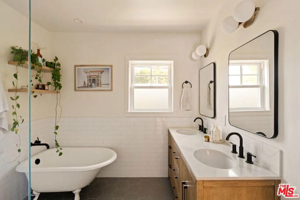 Photo of 3001 Beach Avenue