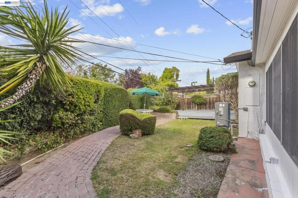 Photo of 2481 Whitethorne